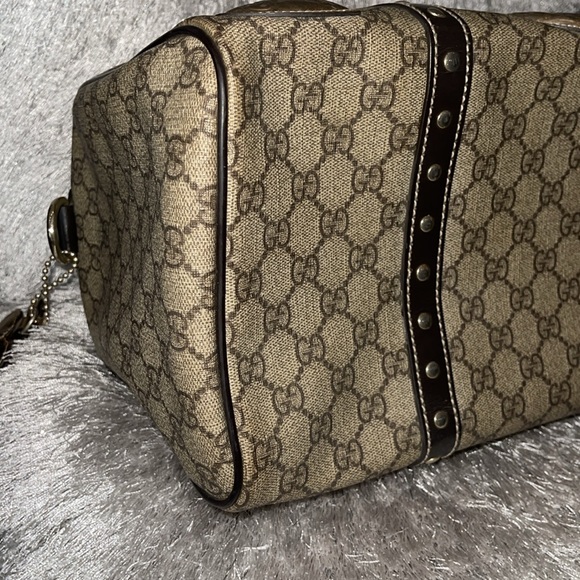 Vintage Gucci monogram Preloved in great condition the hearts do have some wear - Picture 9 of 14